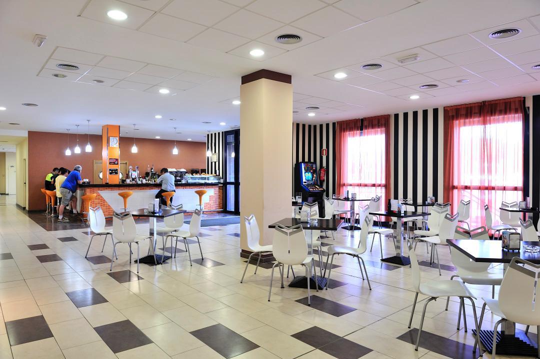 纳瓦尔塞斯陶酒店 餐厅 照片