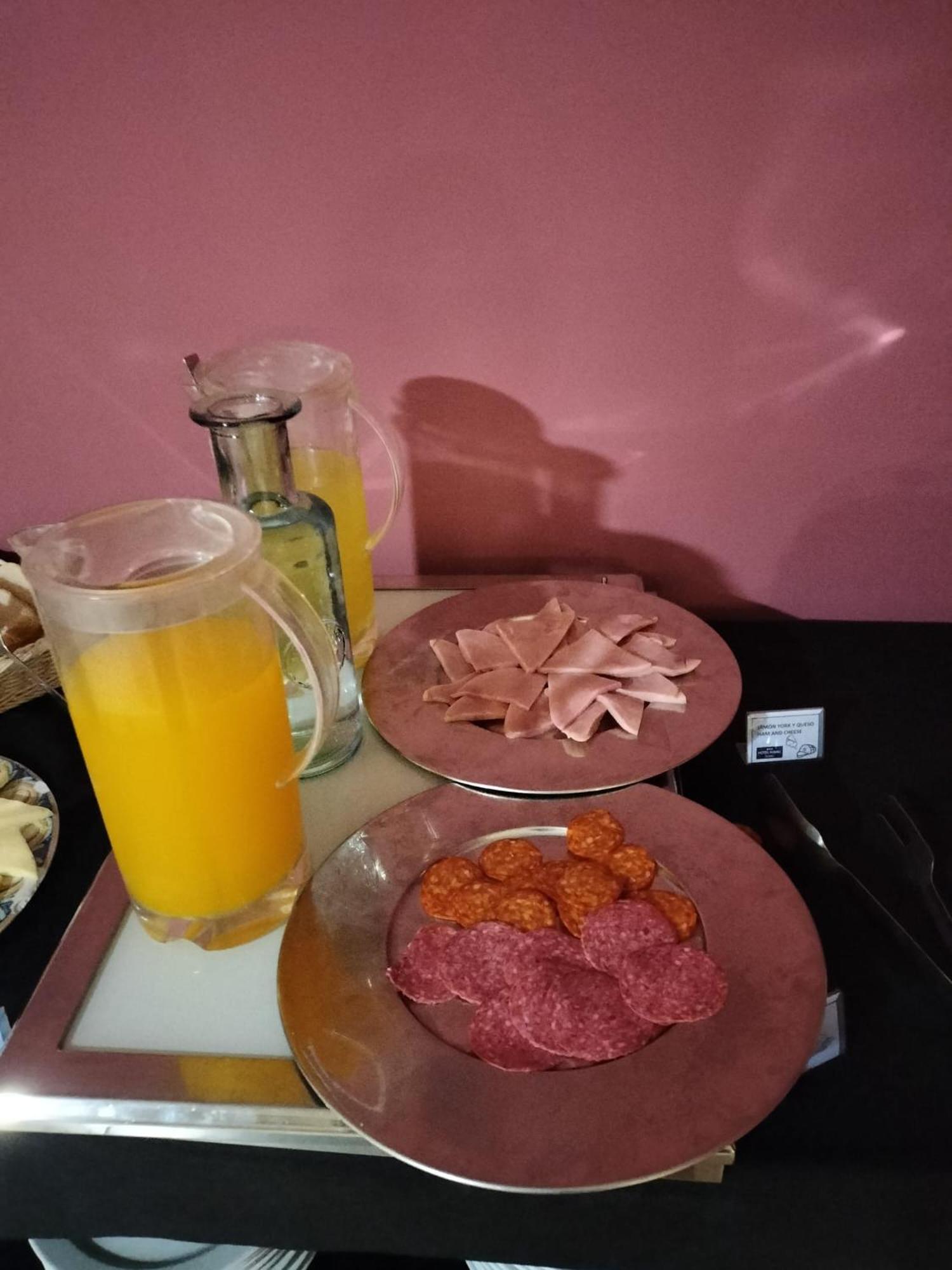 纳瓦尔塞斯陶酒店 外观 照片